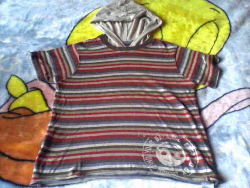 Camiseta con gorro niño talla 8(no envío)