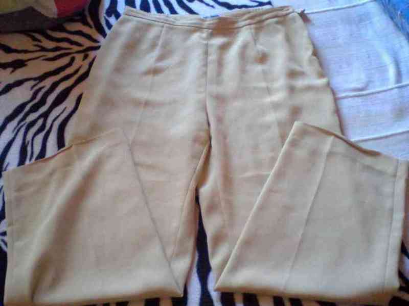 Pantalón de vestir beis talla 48 (no envío)