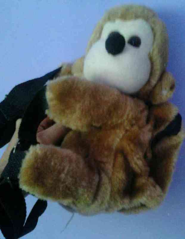 Monito de mochila