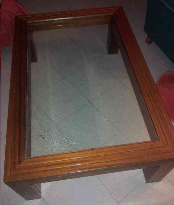 Mesa de madera maciza con cristal