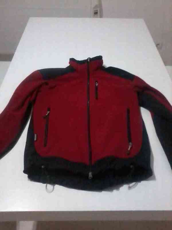 Abrigo cortavientos trango