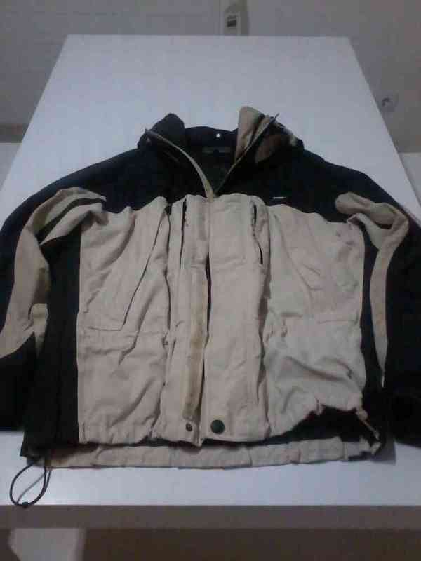 Abrigo chubasquero trango