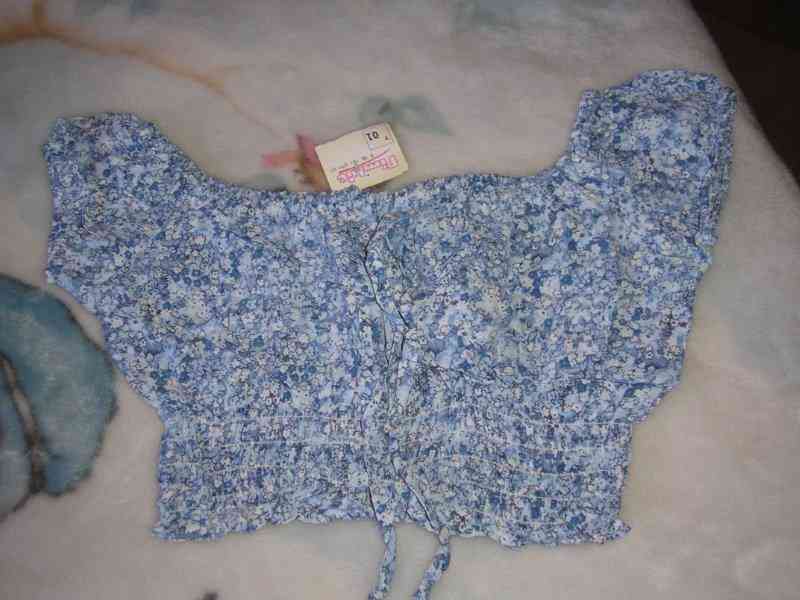 Top floreado talla s nuevo (no envío)