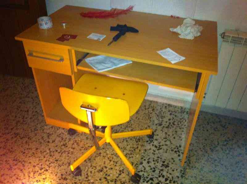 Regalamos sillas, mesa, escritorio y sofá