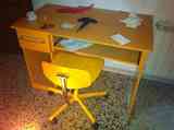 Regalamos sillas, mesa, escritorio y sofá