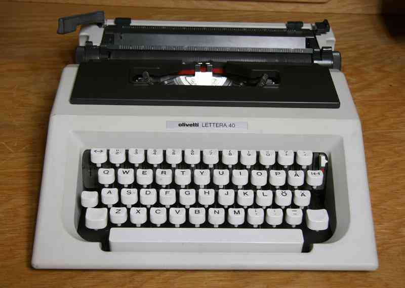 Máquina de escribir olivetti lettera 40