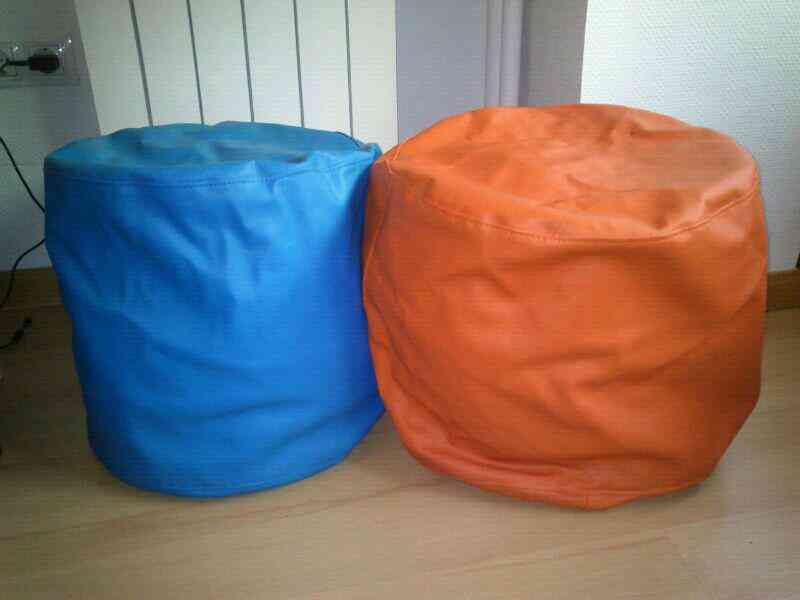 Regalo puffs color azul y naranja