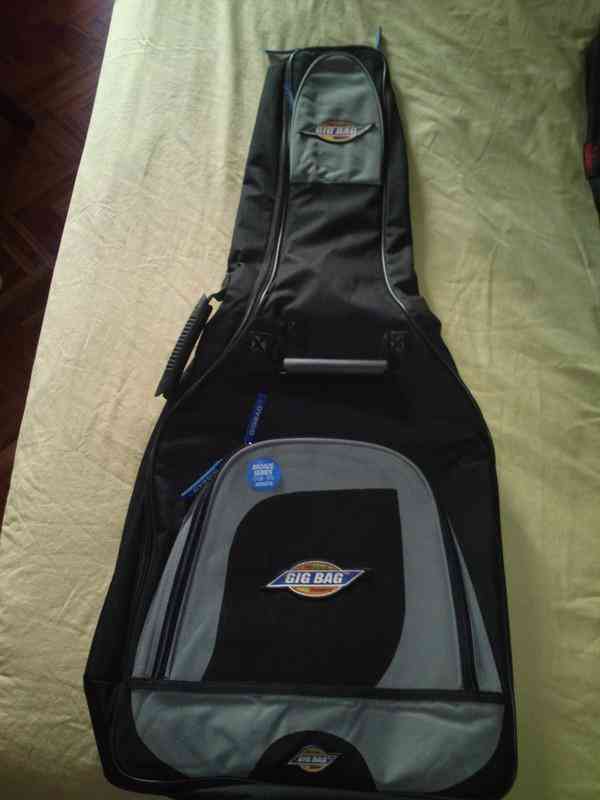 Funda de guitarra acústica
