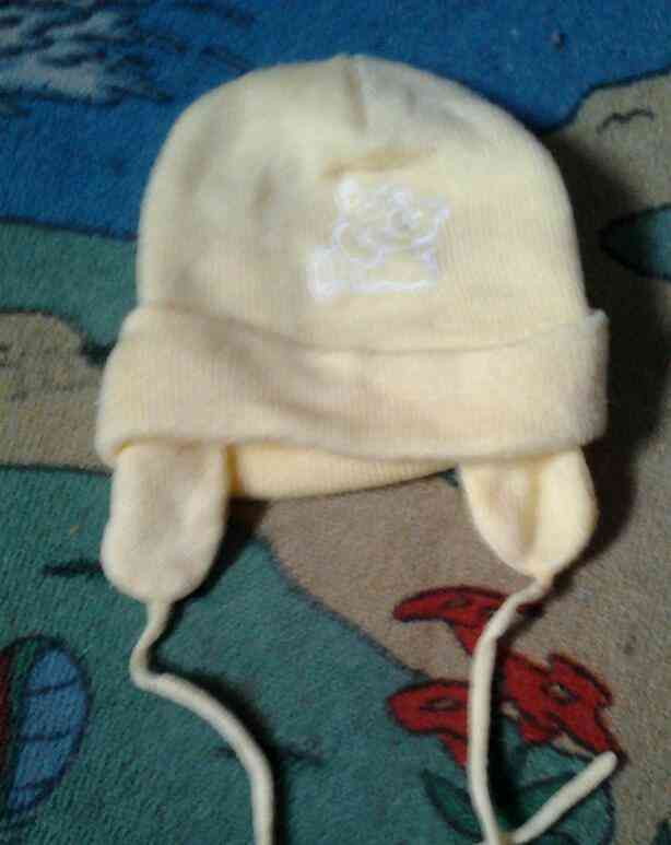 Gorrito amarillo