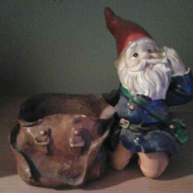 Figura de duende azul