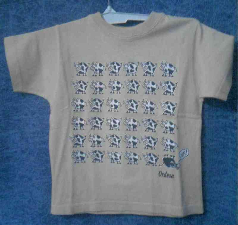 Camiseta amarilla con vacas 