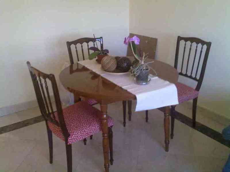 Mesa de comedor y sillas