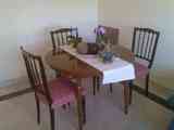 Mesa de comedor y sillas