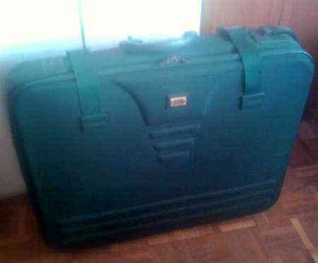 Maleta grande con ruedas.