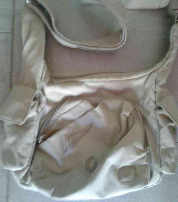 Bolso con bolsillos laterales