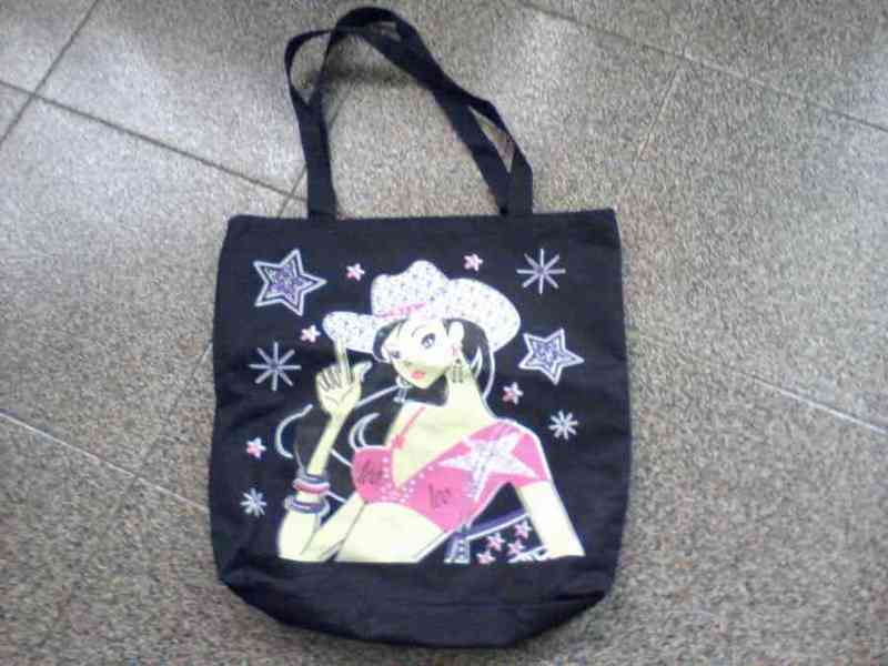 Bolso negro con dibujo