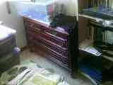 Se regala mueble con cajones.