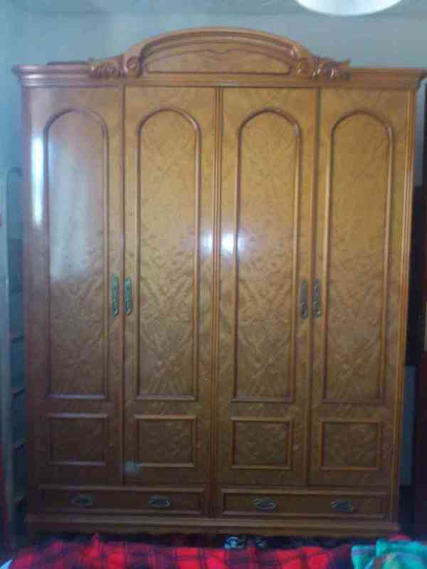 Armario de madera