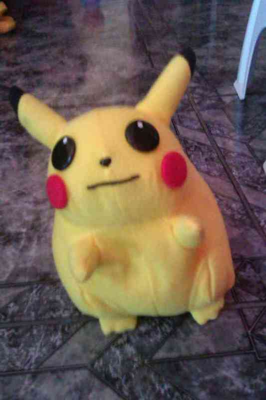 Peluche pikachu