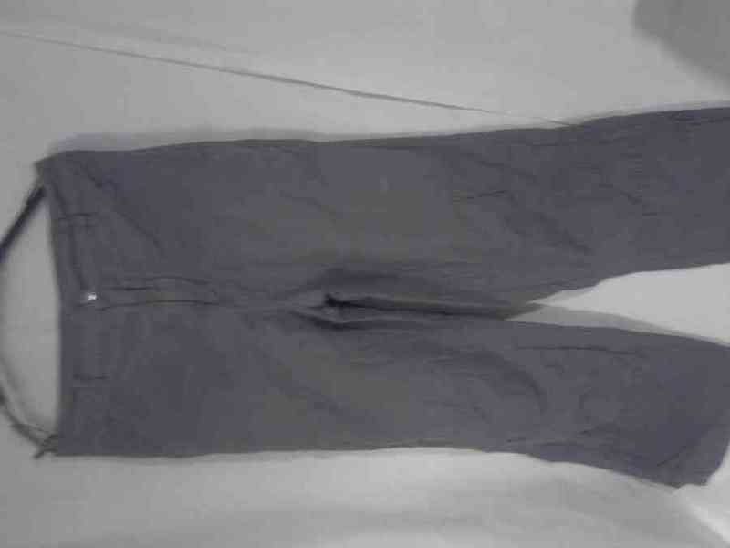 Pantalon gris talla 158 cm