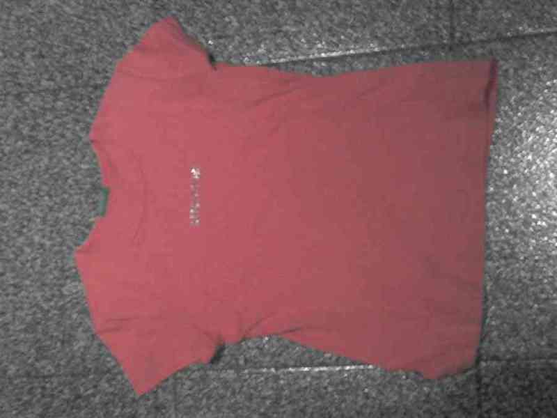 Camiseta roja benetton t 6-7 años