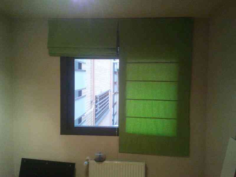 2 estores verdes