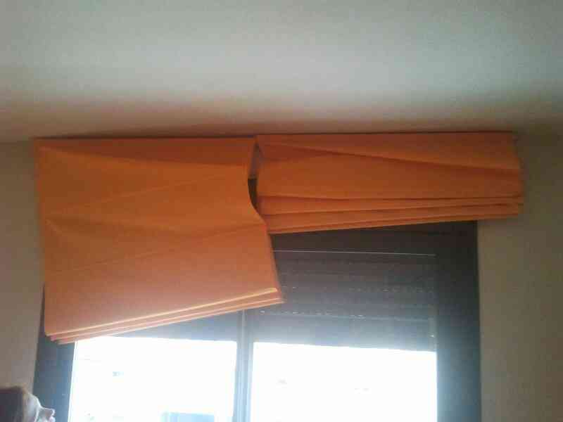 2 estores naranjas