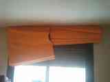 2 estores naranjas