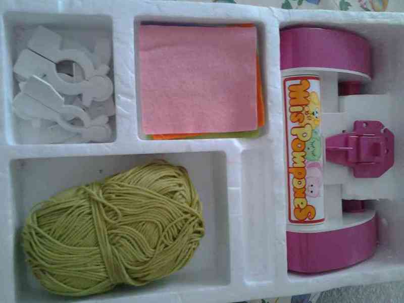 Juguete para hacer pompones