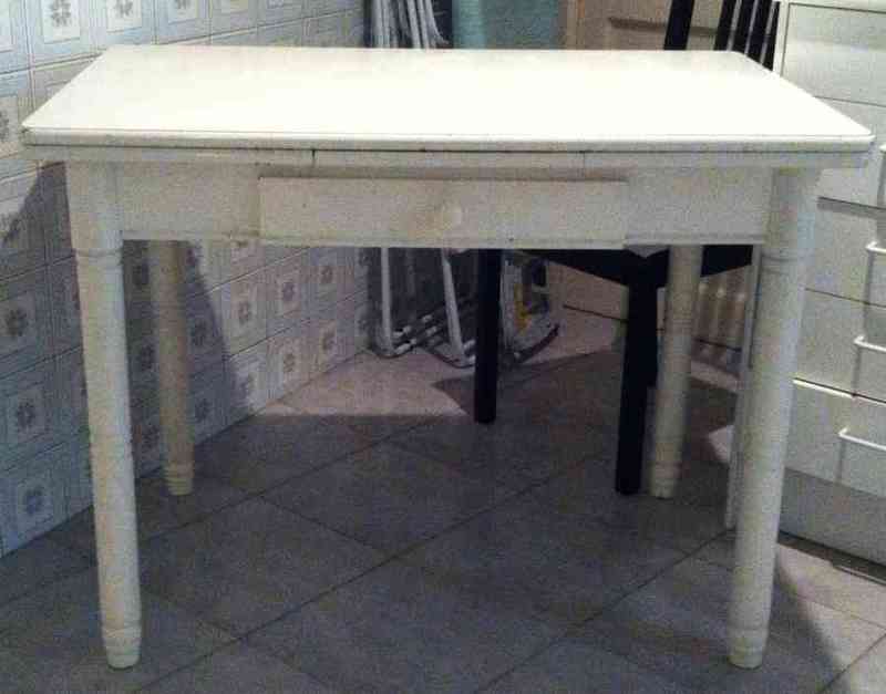 Mesa blanca extensible