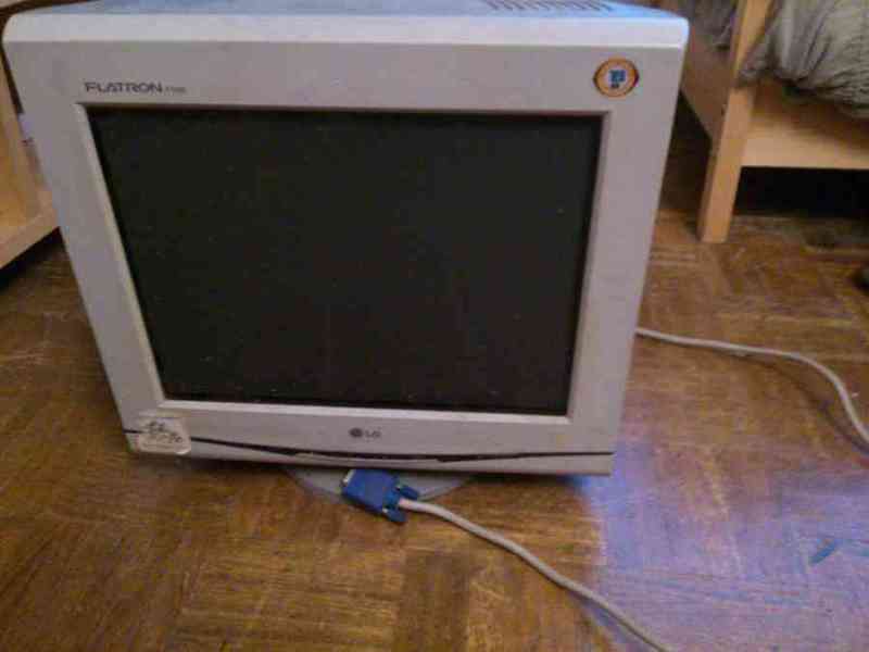 Regalo monitor de ordenador antiguo