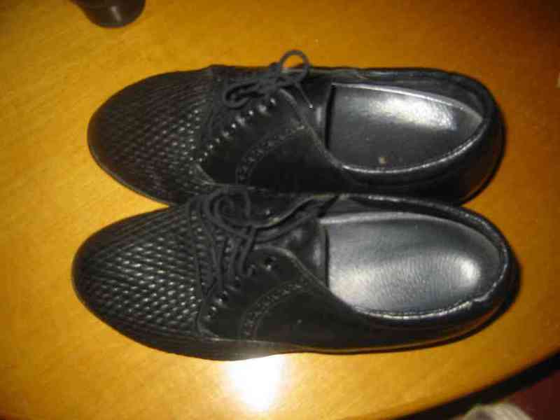 Zapatos negros cordones talla 35(mariluz)