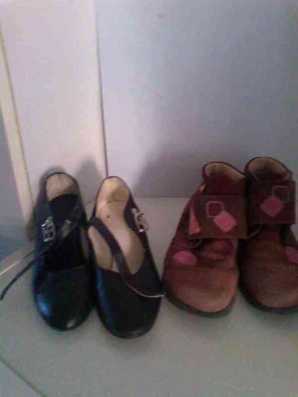 Botitas y zapatos de niña