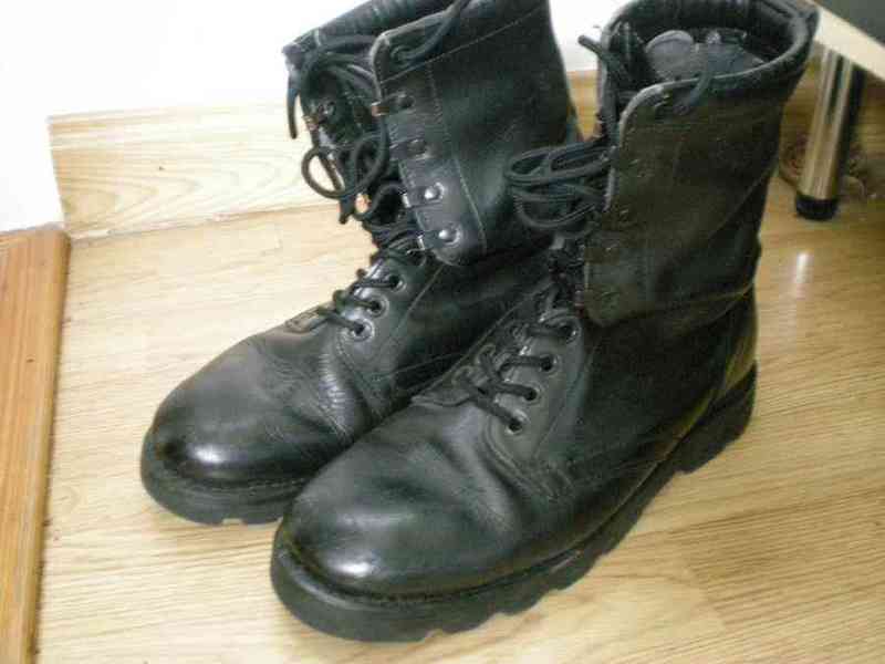 Botas militares negras