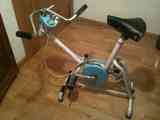 Bicicleta estática antigua