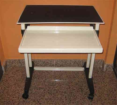 Mesa ordenador metálica