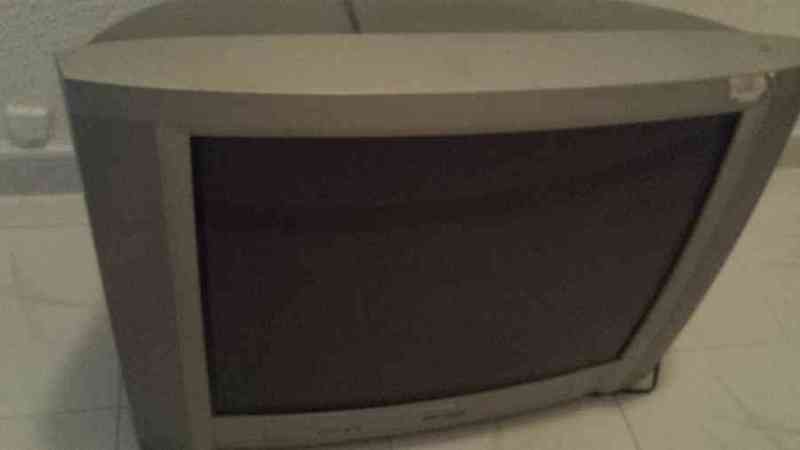 Televisor de tubo antiguo