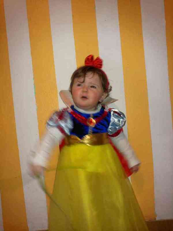 Familia con 4 niños en la calle