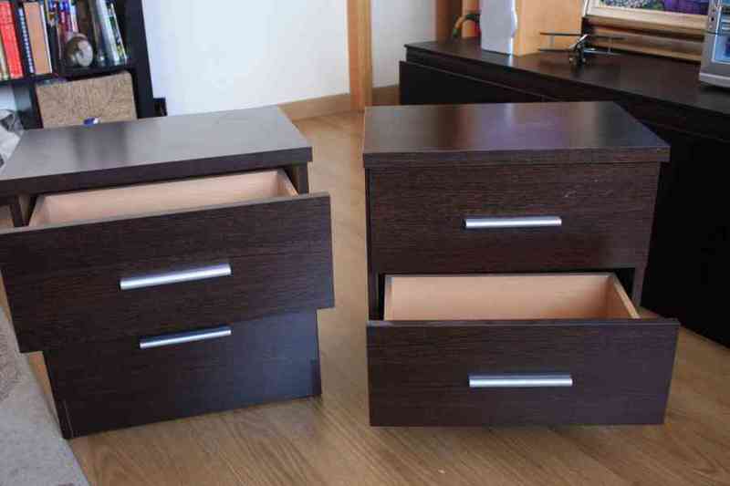 Dos mesillas de dormitorio