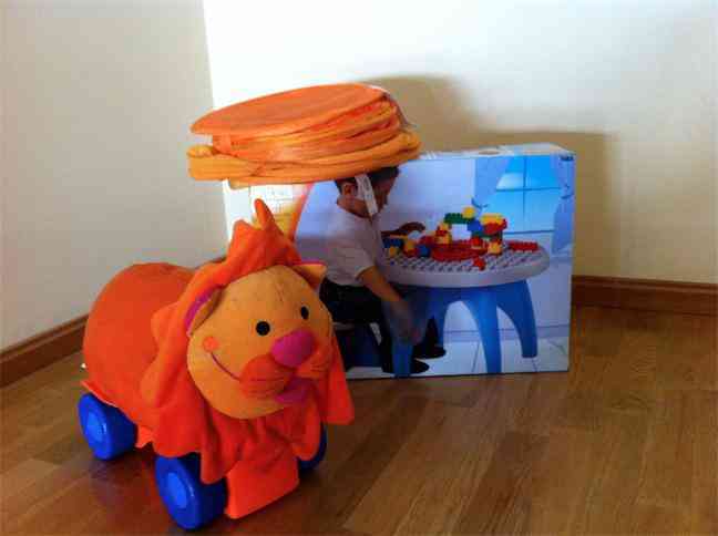 Juguetes: andador y construcciones