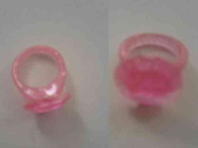 Anillo rosa plástico