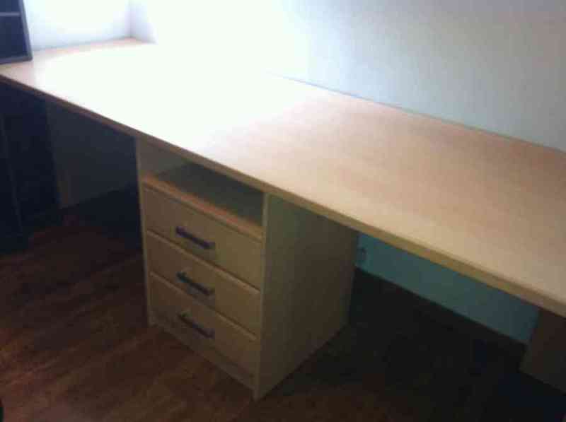 Mesa de escritorio para dos