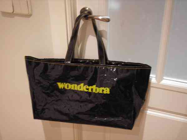 Bolsa charol "wonderbra"