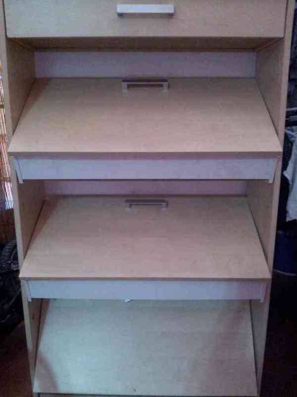 Mueble zapatero para arreglar