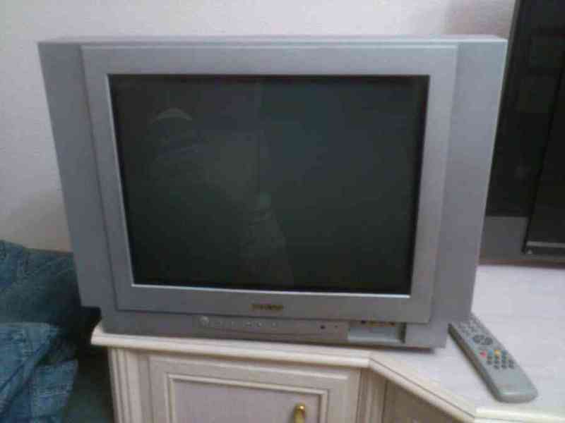 Regalo tv de 21 pulgadas con mando