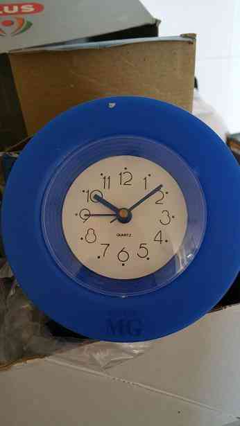 Reloj despertador azul grande