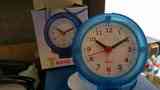 Reloj despertador azul