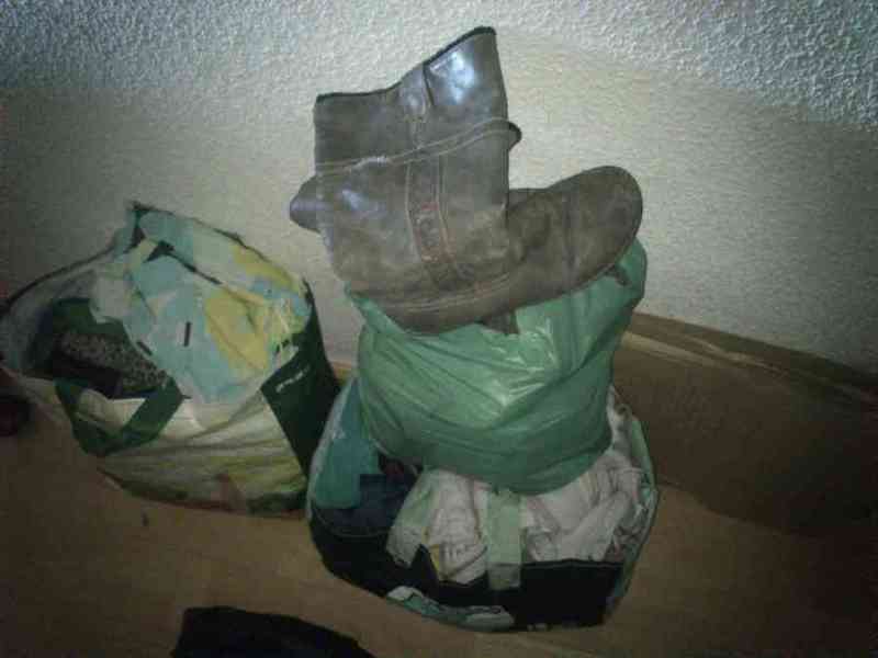 2 bolsas de ropa y zapatos