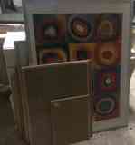 Lote de cuadros y mueble de baño