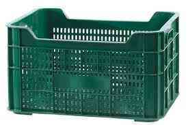 Cajas de fruta de plastico o madera.